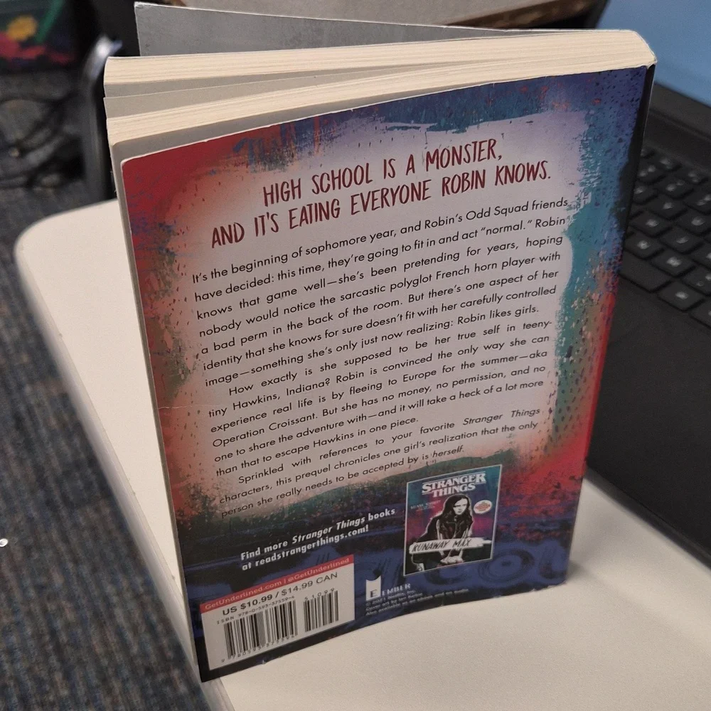 Stranger Things Rebel Robin Chapter Book - Picture 3 of 7